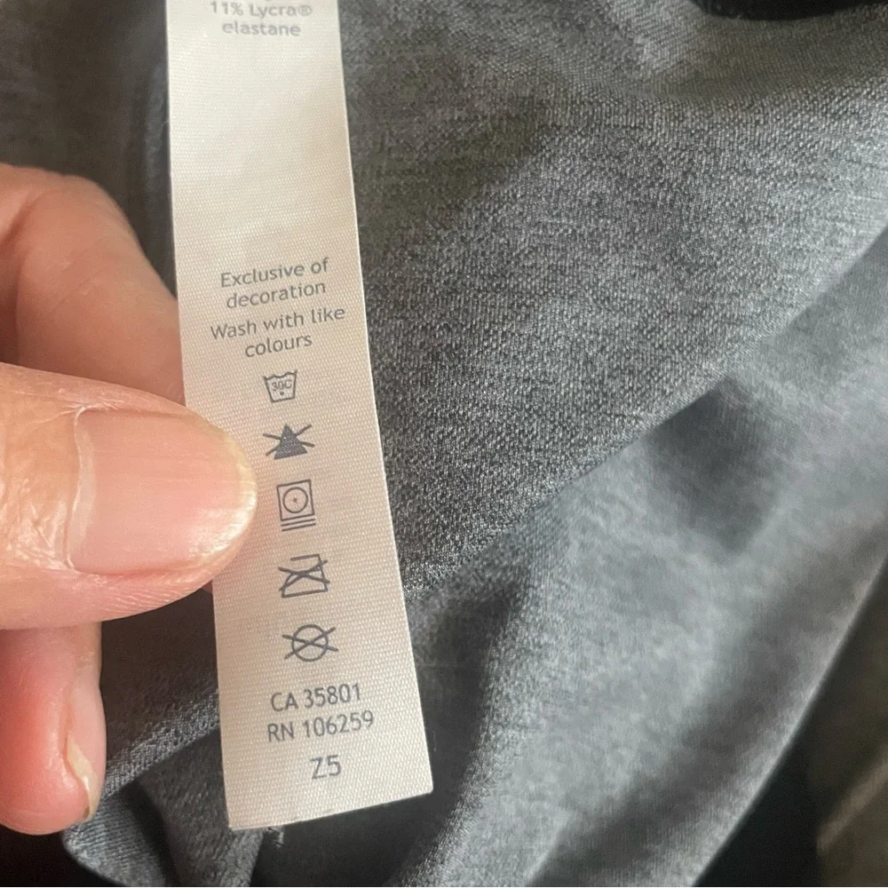 Lululemon Athletica Black and Gray Activewear pants size XXL